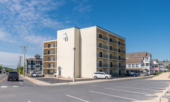Lewes Condominio | Wow! Renovated 3rd floor bayfront condo!