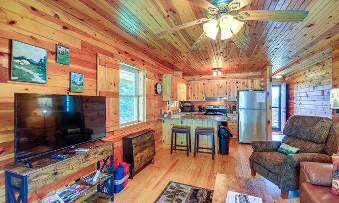 Sparta Casa | Wraparound Deck and Hot Tub Blue Ridge Mtn Cabin