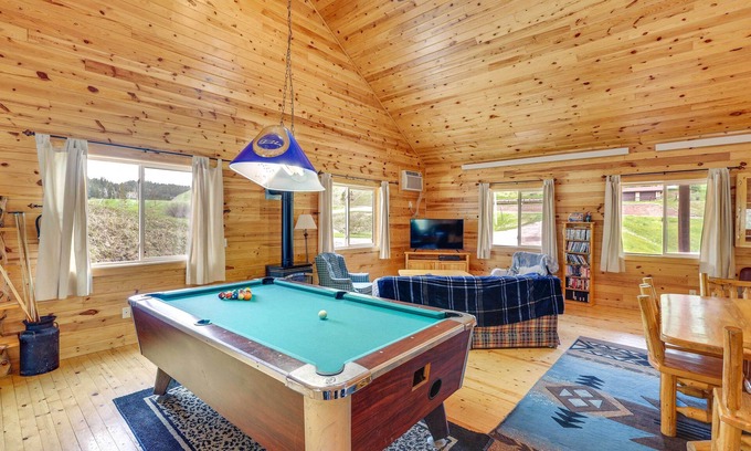 Deadwood Cabina | Wraparound Deck + BBQ: Pet-Friendly Deadwood Cabin
