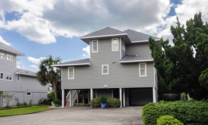 Shell Island Casa | Wright At Home: Spacious Pet Friendly Family Home