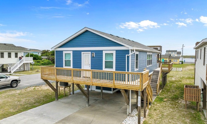Kill Devil Hills Cabaña | Wright Salty/One Block to Beach/Dog Friendly/Ocean Views/Covered Outdoor Space