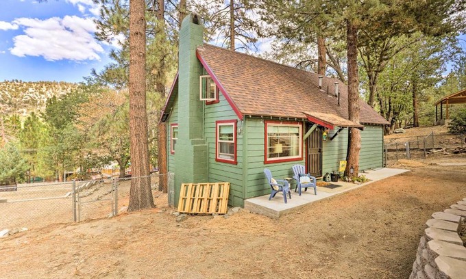 Wrightwood Casa | Wrightwood Cabin with Cozy Interior!