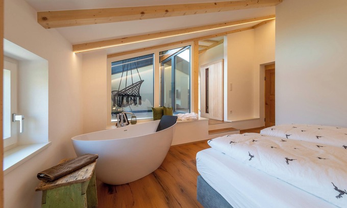 Tramin Apartamento | Wunderschöne und Detailverliebte Wohnung mit Infrarotkabine