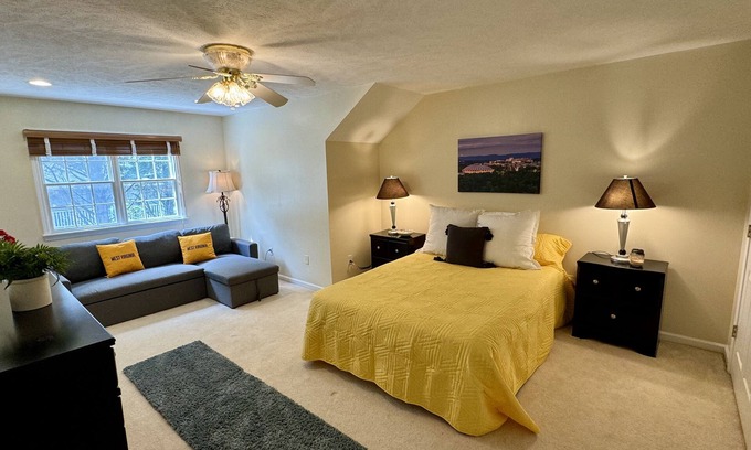 Morgantown Casa | WVU Mini-Château. Cozy home located next to stadium + hospital-5 min walk.
