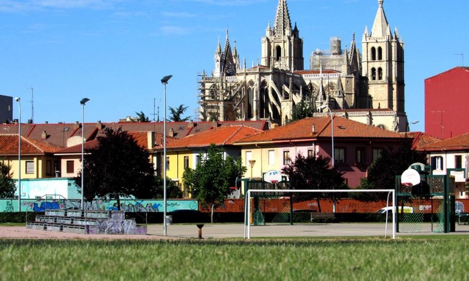 Leon Apartamento | www Parques de la Catedral travel com Parking privado Gratis