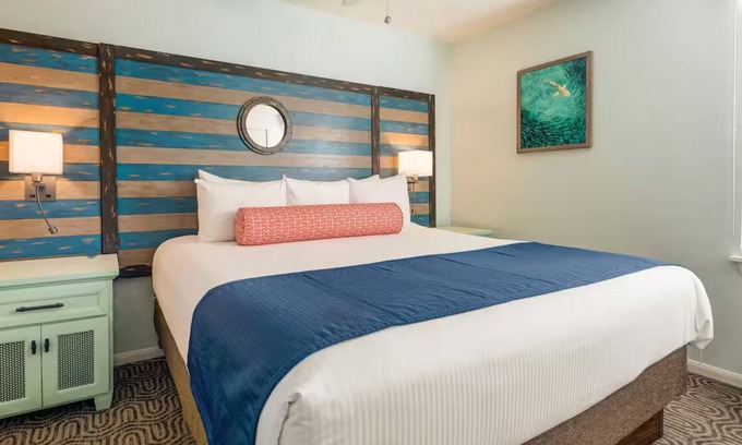Mission Valley Condominio | Wyndham 2-BedRm condo in SD Mission Valley area w/kitchen, dining & living room.