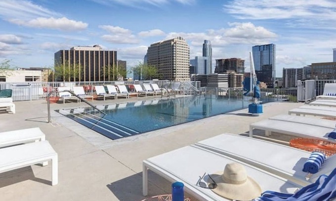 Warehouse District Condominio | Wyndham Austin Luxurious 2 Bedroom with Kitchen