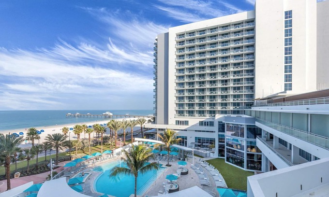 Clearwater Beach Complejo | Wyndham Clearwater Lux Oceanfront Condo with onsite Spa & amenities