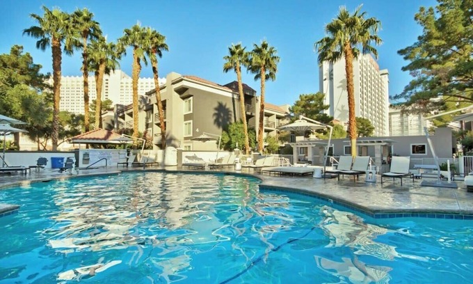 Las Vegas Condominio | Wyndham Desert Rose Resort | 1BR King Suite