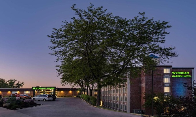 Downtown Kenosha Hotel | Wyndham Garden Kenosha Harborside