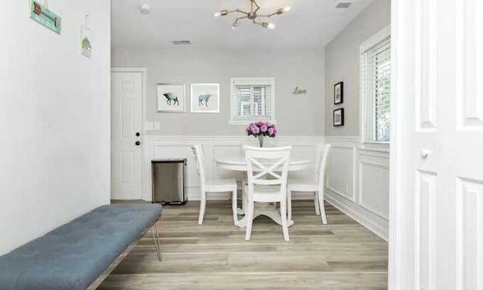 Harrison Township Cama Y Desayuno | Wynnwood classic condo