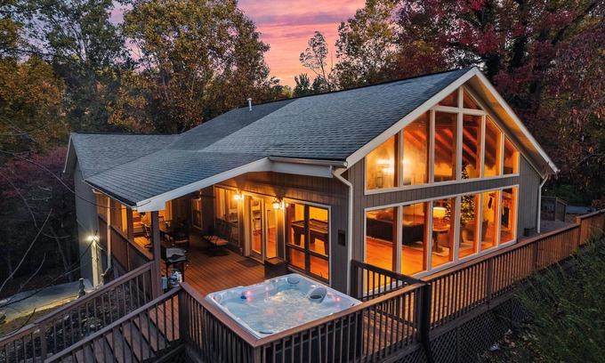 Gatlinburg - Pigeon Forge Chalet De Esquí | Spectacular Gameroom|2 Decks|Fire Table|Spacious