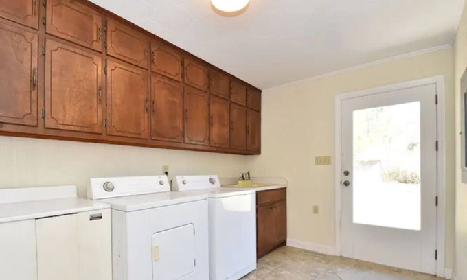 Gloucester Cabaña | Xan's Landing on the Water Cottage