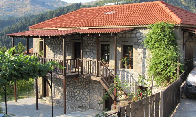 Theodoriana Casa | Xenonas Ventista 1 bed, a renovated old house in an imposing mountain landscape