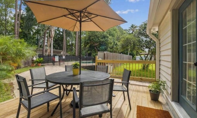 Englewood Casa | XL family home, Pool, Private 1 acre