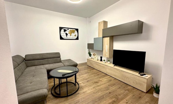 Sector 5 Villa | XOX Villa House & Garden Bucharest