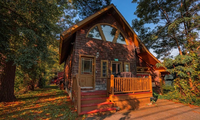 Keene Apartamento | Xplorer I - Keene | Modernized Private Apartment in Town | Centrally Located to Major Trailheads