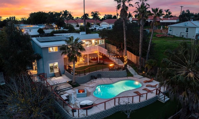 La Mesa Casa | XTRA 10% OFF until Aug: Heated pool, outdoor fire pits, chef's kitchen, gym