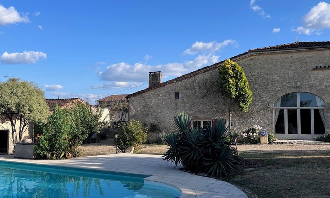 Saint-Antoine-du-Queyret Casa | XXL country house