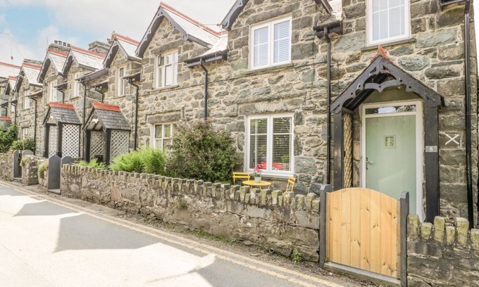 Llanbedr Casa | Y BWTHYN, pet friendly, character holiday cottage in Llanbedr