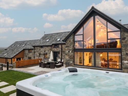 Cwmtirmynach Casa | Y Côr