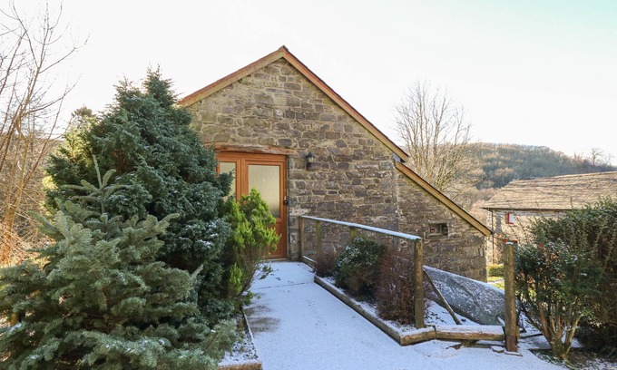 Llanybydder Cabaña | Y FELIN, pet friendly, character holiday cottage in Llanybydder