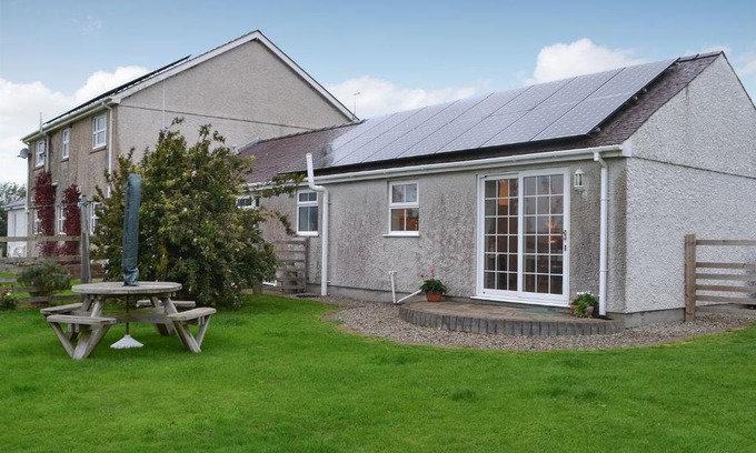 Bodorgan Casa | Y Fronydd cottage