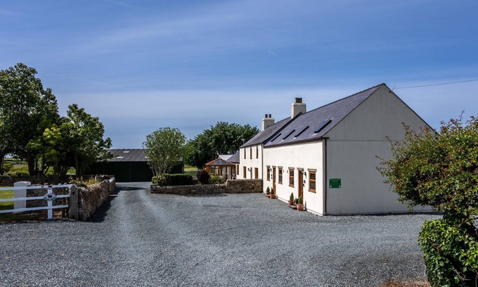 Llanfaelog Casa | Y Stabl at Glan Gors, una cabaña enclavada con vistas inigualables