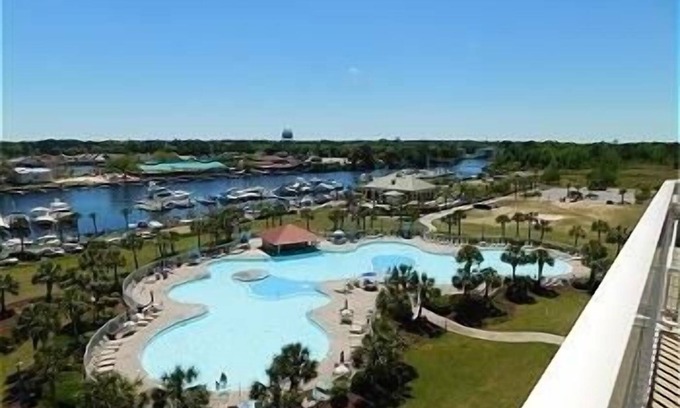 North Myrtle Beach Condominio | Yacht Club S #1-1104 4 Bedroom Condo by RedAwning