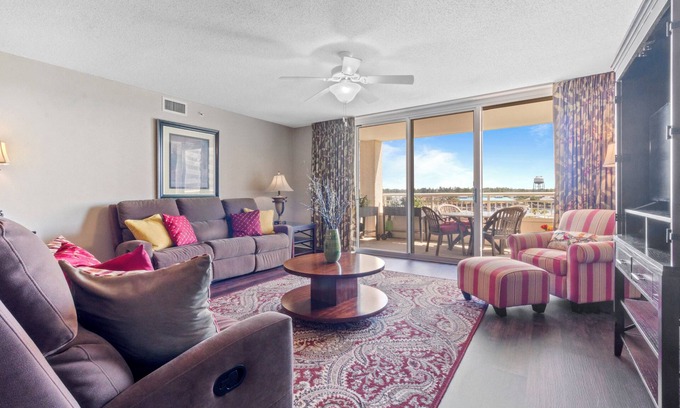 North Myrtle Beach Condominio | Fantastic Waterway Views from Spacious Yacht Club Villa 1-403 in Barefoot!