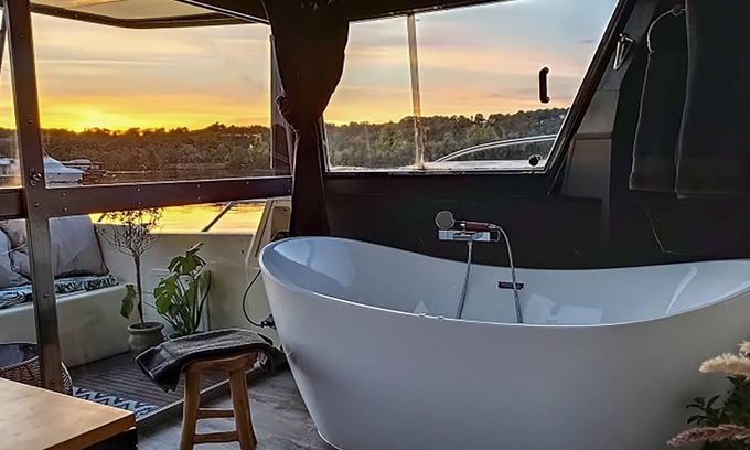 Guernes Casa | Barco-Suite-Jacuzzi-Vista al Lago-Odysea : Yacht de rêve