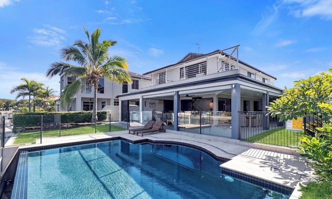 Mooloolaba Casa | YALL24-Waterfront Beauty Resort Style Private Home