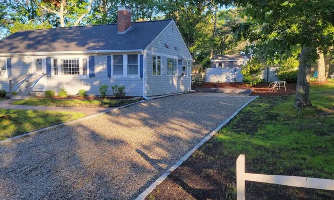 West Yarmouth Casa | Yarmouth Cottage - Outdoor Shower + Firepit