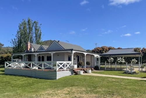 Dixons Creek Casa | Yarra Fox Farm Cottage Farmstay