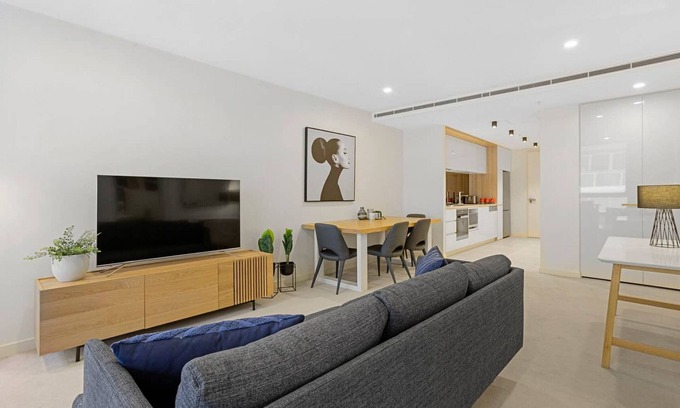 South Yarra Apartamento | YARRA · YARRA Toorak Rd & Chapel St. Pool, Gym & Parking