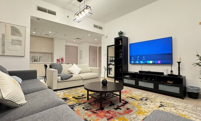 Al Raha Beach Apartamento | Yas Island Retreat: Stylish 1BR Escape for 3