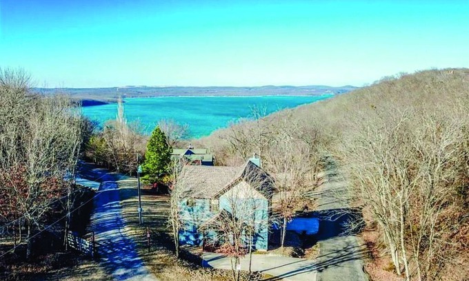 Vian Casa | Year-around Lake Views, 1 mile to Ramp .