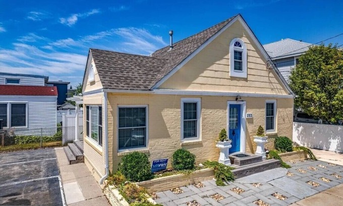 Wildwood Cabaña | Yellow Brick Road Cottage by the Beach