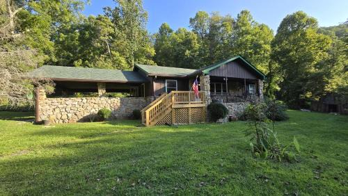 Robbinsville Casa | Yellow Creek Cabin