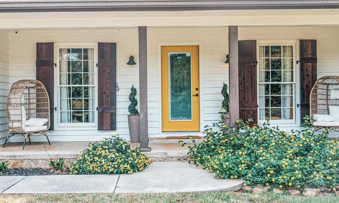 Fairburn Casa | Yellow Door Ranch Near Atlanta International Airport