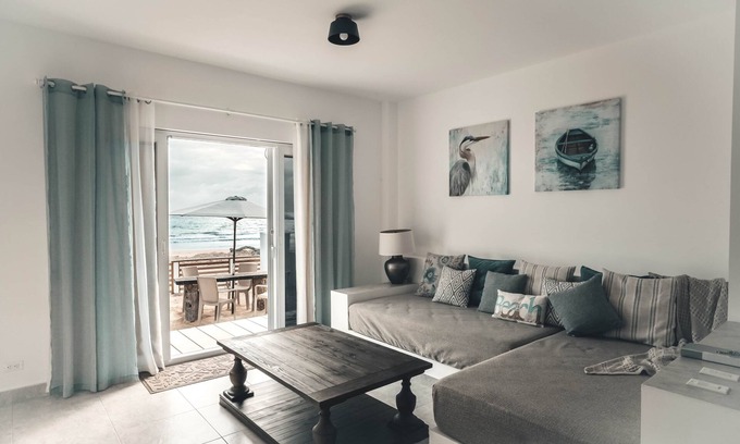 Puerto Villamil Casa | Yellow Heron House - Comfortable beachfront house