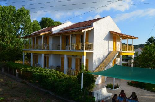 Kavos Apartamento | Yellow House