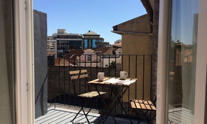 Aveiro Casa | Yellow House in the Historic Center