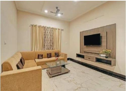 Tapovan Apartamento | Yellow Leaf