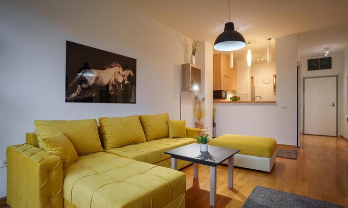 Novi Beograd Apartamento | Yellow Lux apartment