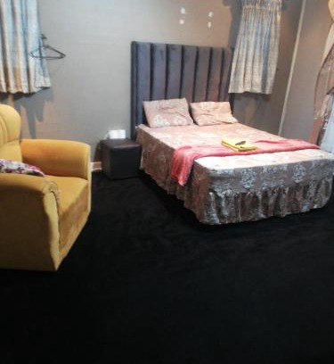 Greater Johannesburg Metropolitan Area Casa | Yellow Stars Guesthouse 1hr 2hrs 3hrs Day Rest