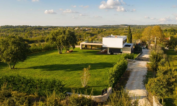 Porec Casa | Yellow Tree Jurici Home & Spa with a large garden and indoor/outdoor pool