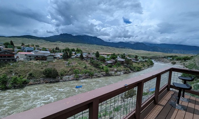 Gardiner Casa | Yellowstone Treasure Guest House #1