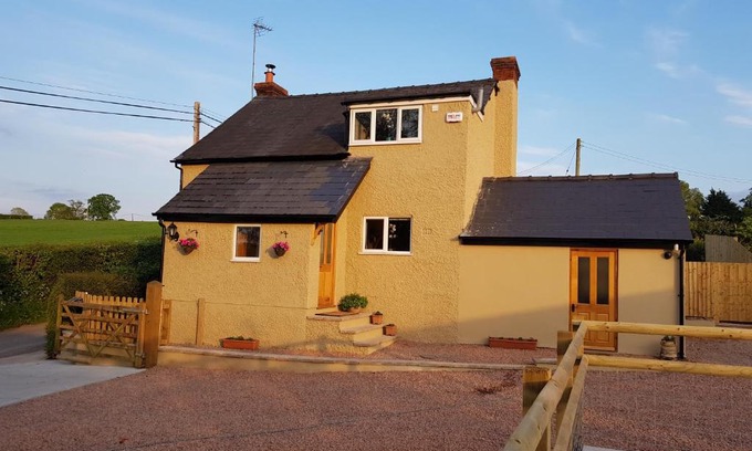 Little Cowarne Casa | yew tree cottage