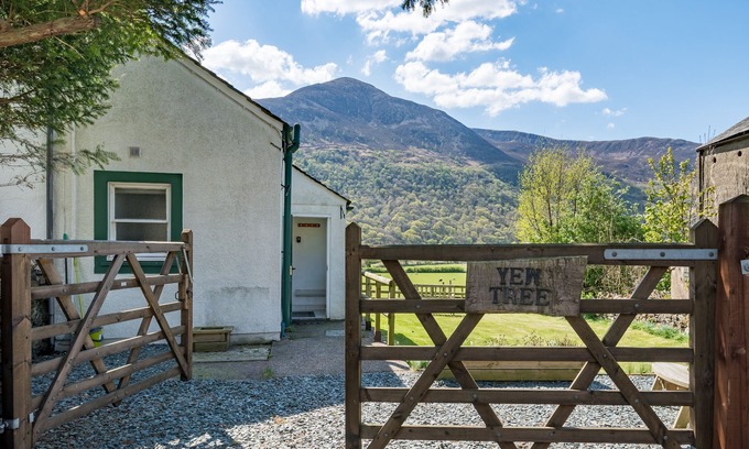 Buttermere Cabaña | Yew Tree Cottage - With garden, BBQ area and stunning views!